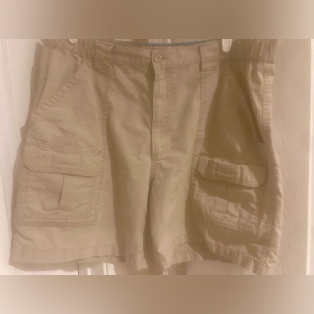 Mens Savane Beige Khaki Cargo Shorts size 38 Great condtion